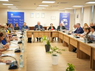 კონფერენციების, შეხვედრების, ღონისძიებების  გადაღება სურათი 6