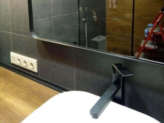 აბაზანის ტიხრები / სარკეები / მინის სამუშაოები
