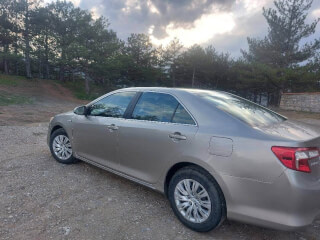 ქირავდება დღიურად Toyota Camry 2013 წლის მოდელი