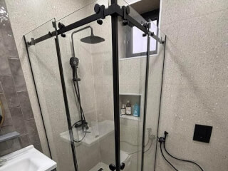 საშხაპე მინები/ შუშის მოაჯირები სურათი 5