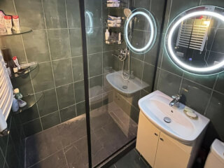 საშხაპე მინები/ შუშის მოაჯირები სურათი 7