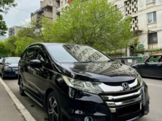 მინივენი მძღოლით სურათი 1