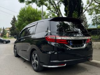 მინივენი მძღოლით სურათი 4