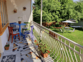 საოჯახო სასტუმრო მერო სურათი 1