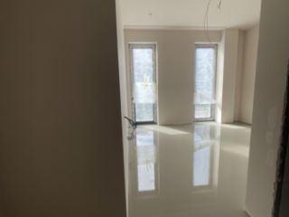 თვითსწორებადი იატაკის დაგება სურათი 10