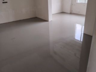 თვითსწორებადი იატაკის დაგება სურათი 18