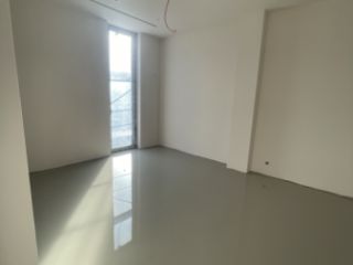 თვითსწორებადი იატაკის დაგება სურათი 5