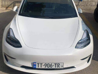 ქირავდება ტესლა მძღოლით