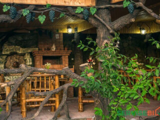 ხის კოტეჯები ცივი ტბის მახლობლად სურათი 2