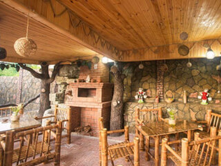 ხის კოტეჯები ცივი ტბის მახლობლად სურათი 3