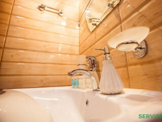 ხის კოტეჯები ცივი ტბის მახლობლად სურათი 5