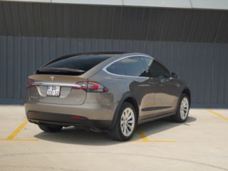 Tesla Model X  პრემიუმ ტრანსფერი და პირადი მძღოლი სურათი 10