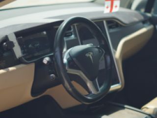 Tesla Model X  პრემიუმ ტრანსფერი და პირადი მძღოლი სურათი 8