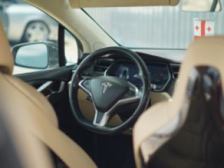 Tesla Model X  პრემიუმ ტრანსფერი და პირადი მძღოლი სურათი 9